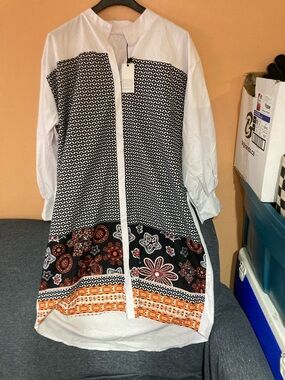 Love Riche Black and White Geometric Button-Front Top